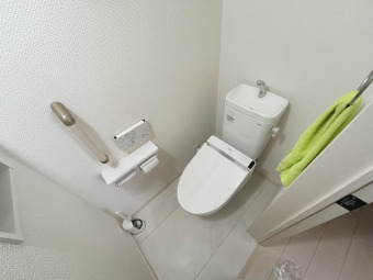 【Toilet】 ウォシュレット機能付きのトイレ。