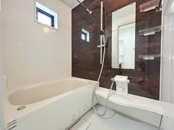 【Bath Room】 浴室暖房換気乾燥機付きのバスルーム。