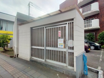 【共用ゴミ置き場】