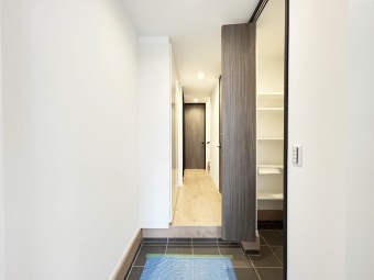 【施工例：Entrance】