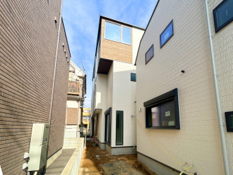 【外観南側：1月中旬撮影】