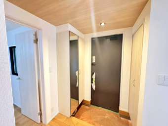 【施工例：Entrance】 
