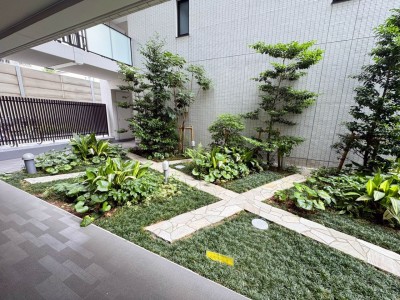 【中庭】