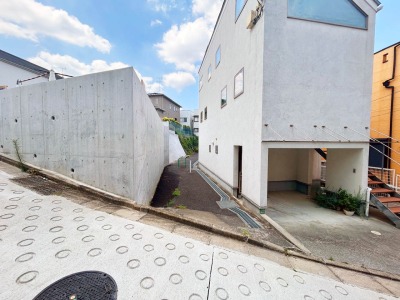 【外観：7月下旬撮影】