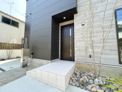 【施工例：Entrance】