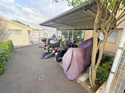 【バイク置き場】