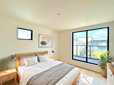 【Room：1号棟】
本画像はCGで作成しており、実際に現地に家具は配置しておりません。また、価格に家具は含まれません。