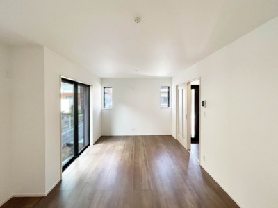 B号棟 【LDK：11.87帖】 / 2026/03/01m