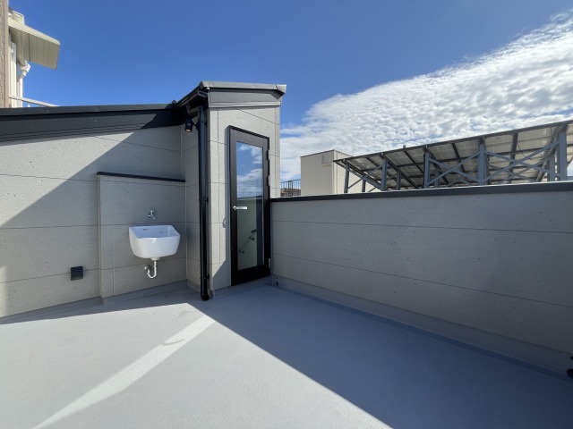 【施工例：Roof Balcony】