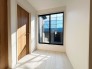 【2階廊下】
部屋からでなく、廊下からバルコニーへ出ることが出来るます。