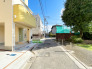 【前面道路】
西側に公園があります。
