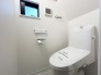 【Toilet】（1階）
各階にトイレがあるので、朝の慌ただしい時間帯に混む心配が減ります。わざわざトイレのために階段を昇り降りをせずに済みます。
