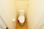 【Toilet】
各階にトイレがあるので、朝の慌ただしい時間帯に混む心配が減ります。わざわざトイレのために階段を昇り降りをせずに済みます。

