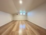 【小屋裏収納】
家の空間を効率的に活用でき、収納力を大幅にアップさせることができます。
限られた住宅面積を最大限に活用したい人にとって、非常に役立ちます。

