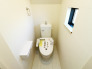 【Toilet】
各階にトイレがあるので、朝の慌ただしい時間帯に混む心配が減ります。わざわざトイレのために階段を昇り降りをせずに済みます。

