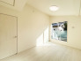 【Room：6.25帖】(1号棟)
バルコニーへと出られる洋室があります。どちらからも洗濯物が干せて便利です。