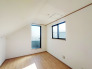 【Room：6.31帖】
南面に向いている居室が多く、一部屋一部屋しっかり陽が差し込むので、昼間は電気を点けなくても過ごせそうですね。