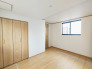 【Room：6.37帖】
全居室に収納完備。部屋を広く利用することが出来、スッキリとした空間でお過ごしいただけます。