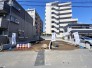 【外観】（3月撮影）
都営三田線「本蓮沼」駅まで徒歩4分の希少な立地に誕生。バス利用で「赤羽」駅も利用可能です。
南向き住戸で心地よい陽光射し込む明るく優雅な空間となっています。