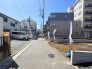 【外観】（3月撮影）
各棟LDK18帖超えの開放的な4LDKプラン。コンセプトが異なり、設備仕様やカラーなどに差をつけているので、分譲住宅と感じさせないプランニング。
