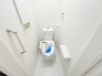 【Toilet】
各階にトイレがあるので、朝の慌ただしい時間帯に混む心配が減ります。わざわざトイレのために階段を昇り降りをせずに済みます。
