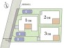 【全体区画図】
敷地面積は全棟123㎡（37坪）超えの資産価値の高い住まい。
家族・ご友人との食事やガーデニング、ペットや子供の遊び場として、様々な活用が可能なウッドデッキのある住まいが全棟にあります
