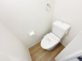 【Toilet】
各階にトイレがあるので、朝の慌ただしい時間帯に混む心配が減ります。わざわざトイレのために階段を昇り降りをせずに済みます。
