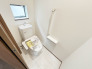 【Toilet】
各階にトイレがあるので、朝の慌ただしい時間帯に混む心配が減ります。わざわざトイレのために階段を昇り降りをせずに済みます。
