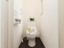 【Toilet】
各階にトイレがあるので、朝の慌ただしい時間帯に混む心配が減ります。わざわざトイレのために階段を昇り降りをせずに済みます。
