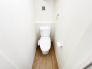 【Toilet】
各階にトイレがあるので、朝の慌ただしい時間帯に混む心配が減ります。わざわざトイレのために階段を昇り降りをせずに済みます。
