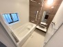 【Bath Room】（1号棟）
浴室暖房換気乾燥機搭載1坪バスルーム。
足を伸ばしてゆったりと浸かれるのはもちろん、洗い場も広さがあるので立ったりしゃがんだりする動作もスムーズに行えます。
