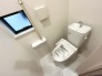 【Toilet】（1号棟）
各階にトイレがあるので、朝の慌ただしい時間帯に混む心配が減ります。わざわざトイレのために階段を昇り降りをせずに済みます。
