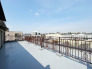 【Roof Balcony】
大きくとられたスペースで洗濯物はもちろん、ガーデニングや日光浴など趣味の場としても利用できます。
ご家族やご友人などで花火やBBQも楽しむことも出来ます。
