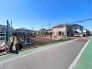 【外観】（4月上旬撮影）
全6棟36坪超えのゆとりある敷地のZEH水準仕様住宅が誕生！
上連雀の閑静な住宅街に佇む、商業・教育施設が整っている過ごしやすい住環境となっています。