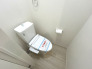 【Toilet】
各階にトイレがあるので、朝の慌ただしい時間帯に混む心配が減ります。わざわざトイレのために階段を昇り降りをせずに済みます。
