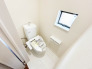 【Toilet】
各階にトイレがあるので、朝の慌ただしい時間帯に混む心配が減ります。わざわざトイレのために階段を昇り降りをせずに済みます。
