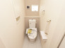 【Toilet】
各階にトイレがあるので、朝の慌ただしい時間帯に混む心配が減ります。わざわざトイレのために階段を昇り降りをせずに済みます。
