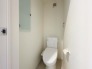 【Toilet】（2階）
各階にトイレがあるので、朝の慌ただしい時間帯に混む心配が減ります。わざわざトイレのために階段を昇り降りをせずに済みます。
