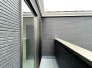 【Balcony】（5.2帖の居室に繋がったバルコニー）
