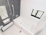 【Bath Room】
浴室暖房換気乾燥機搭載1坪バスルーム。
足を伸ばしてゆったりと浸かれるのはもちろん、洗い場も広さがあるので立ったりしゃがんだりする動作もスムーズに行えます。
