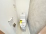 【Toilet】
各階にトイレがあるので、朝の慌ただしい時間帯に混む心配が減ります。わざわざトイレのために階段を昇り降りをせずに済みます。

