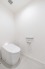 【Toilet】
2カ所にあるので朝の慌ただしい時間も混み合う心配はありません
