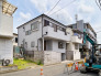 【外観】
周辺環境に馴染む落ち着いた佇まいで、長く住み継ぐほどに愛着が深まっていくような穏やかな存在感を放つ住まいです

