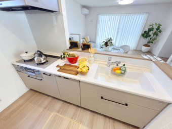 【建物プラン例】 参考プランはZEH水準となります。 建物面積:95.64㎡|建物参考価格:2400万円(外構費用、設計費用は込み) ※地盤改良が発生したら、最大30万円かかります。