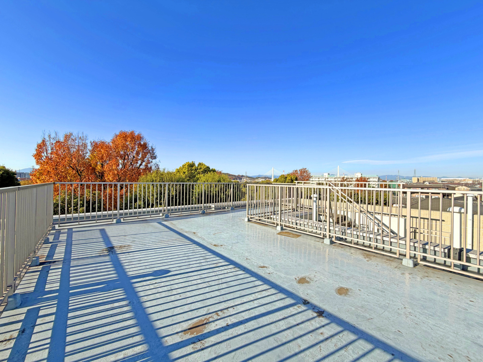 ソフィア府中多摩川 中古マンション 屋上バルコニー付南西角住戸画像