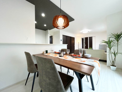 【建物プラン例】
建物参考価格:2003万円~ 【建物プラン例】
建物参考価格:2003万円~