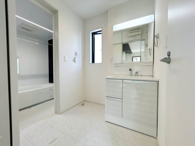 【建物プラン例】
建物参考価格:2003万円~ 【建物プラン例】
建物参考価格:2003万円~