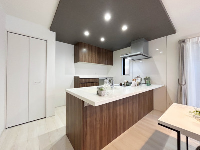 【建物プラン例】
建物参考価格:2003万円~ 【建物プラン例】
建物参考価格:2003万円~