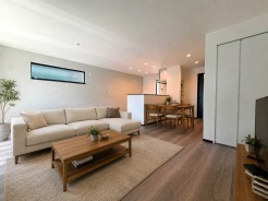 【LDK:17.2帖】
本画像はCGで作成しており、実際に現地に家具は配置しておりません。また、価格に家具は含まれません。