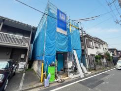 【外観】
JR中央線「立川」駅徒歩15分の立地にビルドインガレージ付き新築分譲住宅が限定1棟で誕生!